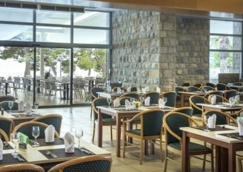 Bluesun Hotel Alga **** is located on famous Tučepi Beach near Makarska