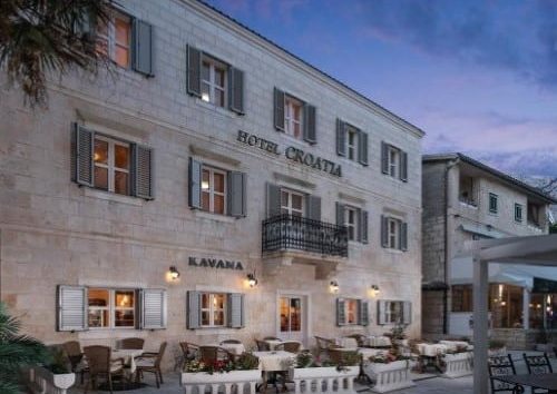 Hotel Croatia **** in Baska Voda has a traditional architecture and intimacy