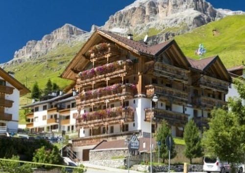 Chalet Barbara **** is furnished in warm alpine style for a great experience