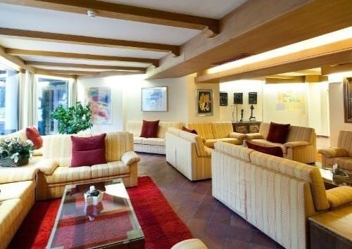 Hotel Portavescovo *** in the centre of the village has the piste nearby