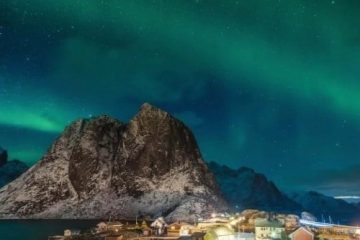 The northern lights over Hamnøy, Lofoten product