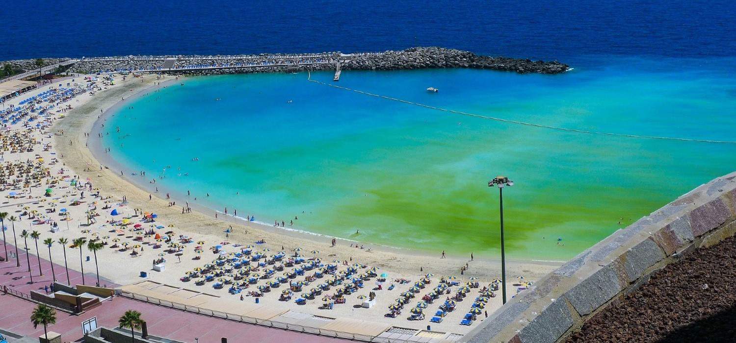 Playa Amadores in Puerto Rico de Gran Canaria. Travel with World Lifetime Journeys