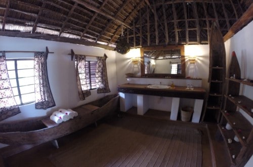 Bathroom Che Che Vule Villa, Zanzibar. Travel with World Lifetime Journeys