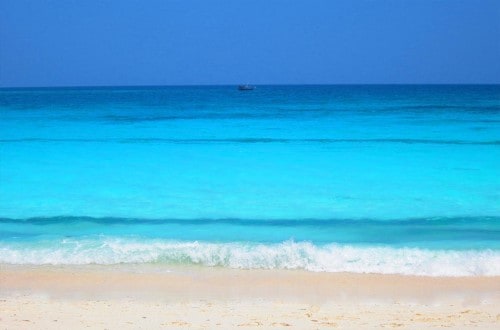 Blue green Indian Ocean at Palumbo Kendwa, Zanzibar. Travel with World Lifetime Journeys