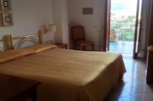 Double room at Hotel Zi’Ntonio Scala in Amalfi, Italy. Travel with World Lifetime Journeys