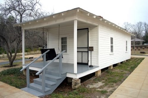 Elvis Presley birthplace museum in Tupelo Southern Sights and Sounds. Travel with World Lifetime Journeys