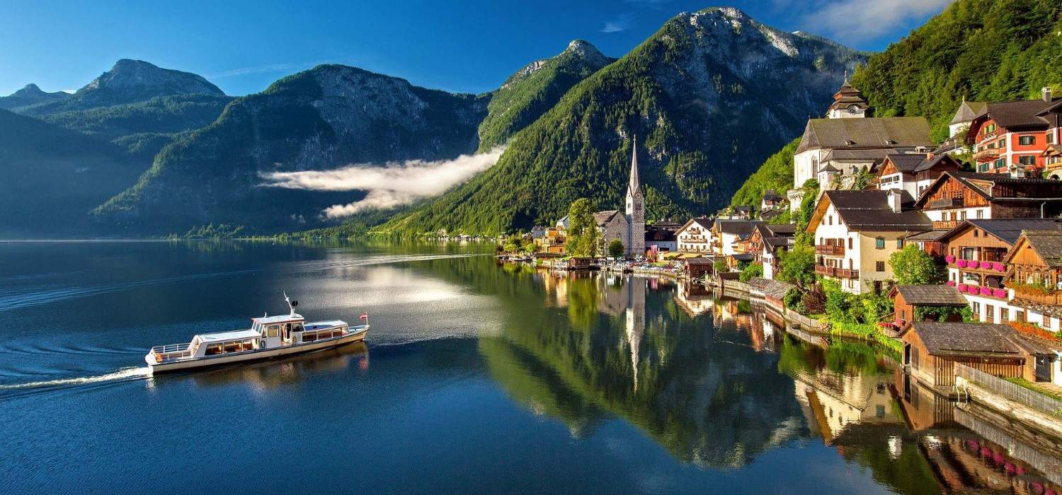 Hallstatt romantik village in Austria. Travel with World Lifetime Journeys