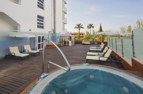Jacuzzi area at JS Sol de Alcudia in Mallorca. Travel with World Lifetime Journeys