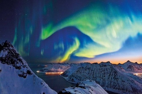 Nordlys over Arnøya, Skjervøy. Travel with World Lifetime Journeys