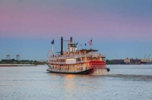 Paddlesteamer in New Orleans, USA Southern Sights and Sounds. Travel with World Lifetime Journeys
