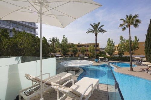 Pool side at JS Sol de Alcudia in Mallorca. Travel with World Lifetime Journeys