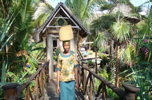 Staff welcoming you Che Che Vule Villa, Zanzibar. Travel with World Lifetime Journeys