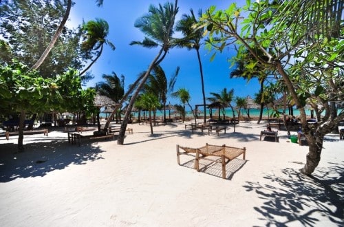 White fine sand beach at Palumbo Reef, Zanzibar. Travel with World Lifetime Journeys