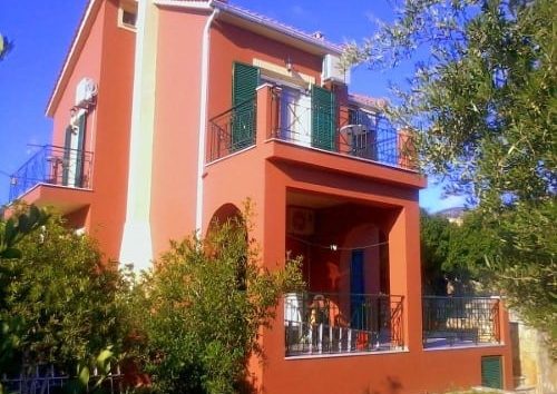 Villa Eleftheria *** in Santorini is the perfect spot for a relaxing holiday