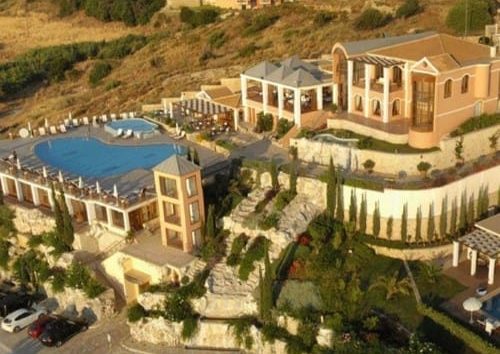 Regina Dell Acqua ***** in Kefalonia is characterised by splendour and lux