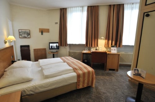 Double room Golden Tulip Central Molitor