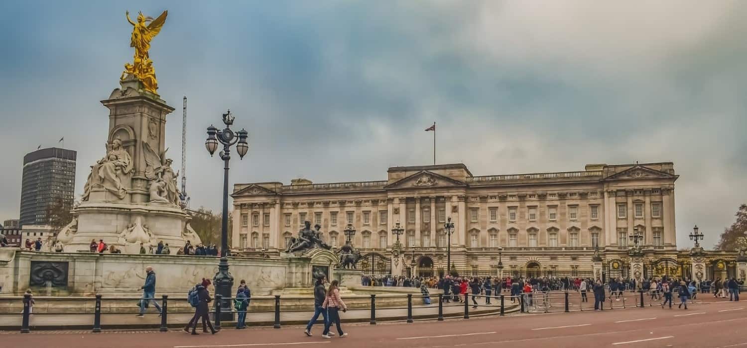 Buckingham Palace in London, United Kingdom. Travel with World Lifetime Journeys