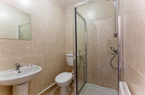 Ensuite bathroom at Welby Studios in London, United Kingdom. Travel with World Lifetime Journeys