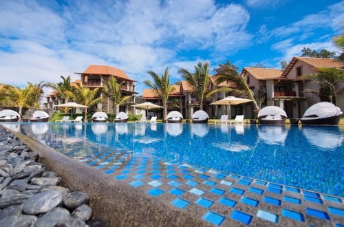 Pool at Maritim Crystals Beach. Travel with World Lifetime Journeys in Mauritius