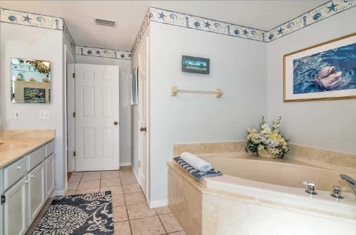 Villa Dolphin Florida bathroom. Villa Holidays Florida. Travel with World Lifetime Journeys