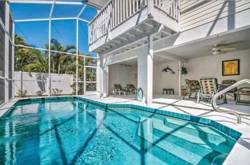 Villa Dolphin Florida pool. Villa Holidays Florida. Travel with World Lifetime Journeys