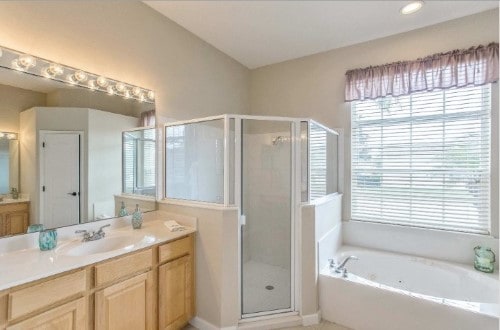 Villa Rocky Creek Florida bathroom. Villa Holidays Florida. Travel with World Lifetime Journeys