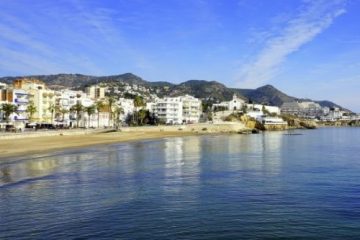 June holidays Costa Dorada Spain 500px. Travel with World Lifetime Journeys