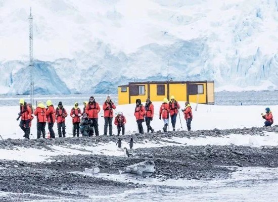 Antarctica Highlights of the Frozen Continent. Travel with World Lifetime Journeys