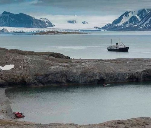Spitsbergen Arctic Adventure Svalbard Cruise Kongsfjorden  Ny-Ålesund. Travel with World Lifetime Journeys