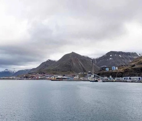 Spitsbergen Arctic Adventure Svalbard Cruise Longyearbyen. Travel with World Lifetime Journeys