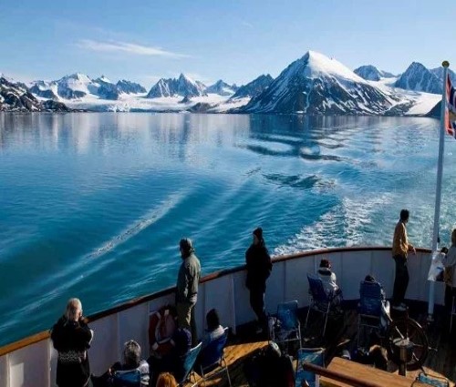 Spitsbergen Arctic Adventure Svalbard Cruise Magdalenefjord, North West Corner, Moffen. Travel with World Lifetime Journeys