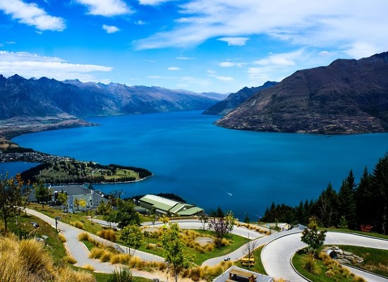 Lake Wakatipi Queenstown New Zealand. Travel with World Lifetime Journeys