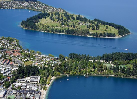 Lake Wakatipu New Zealand. Travel with World Lifetime Journeys