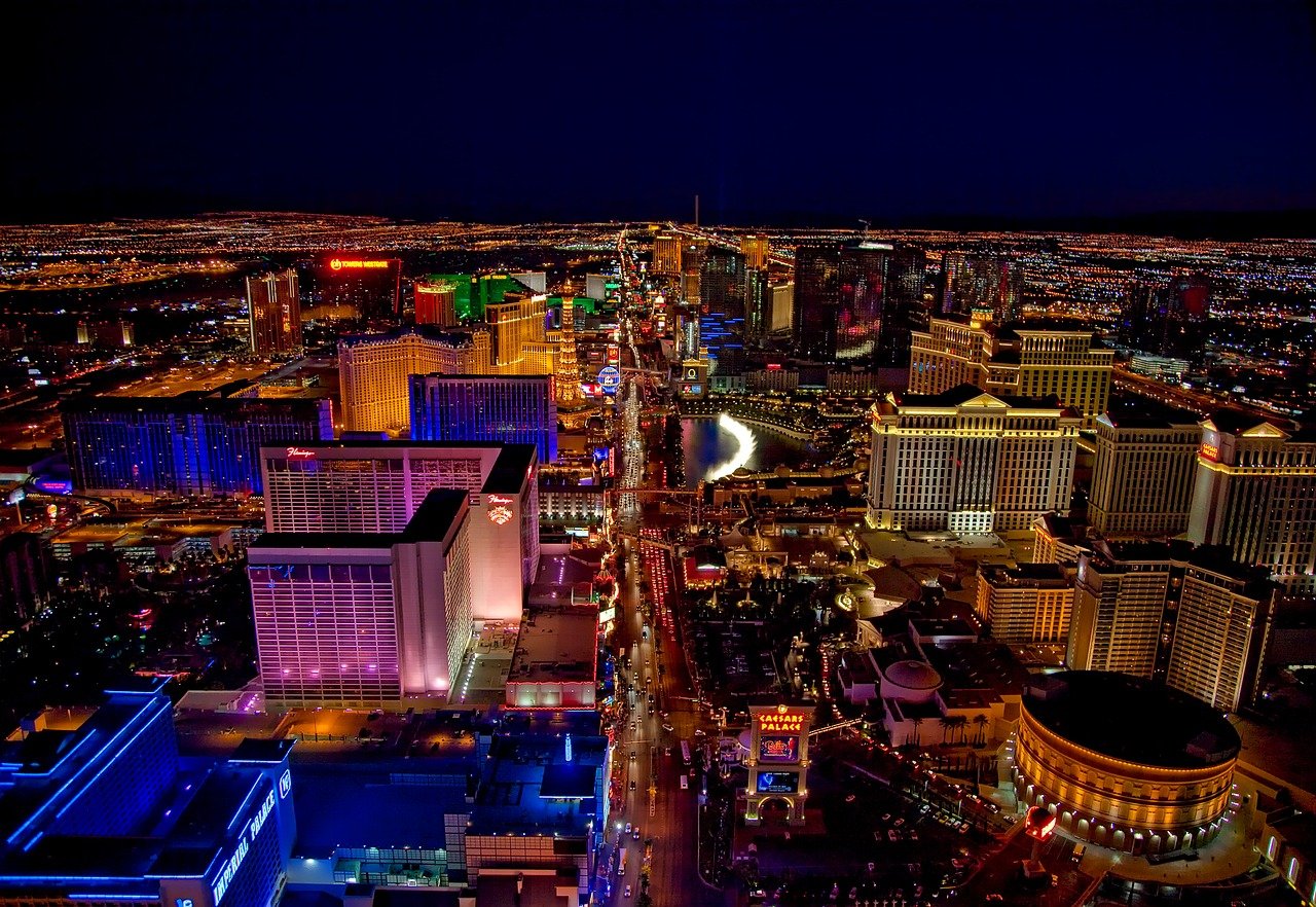 Self driving tour California Advert Las Vegas Nevada. Travel with World Lifetime Journeys